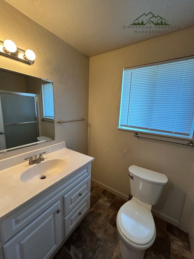 Building Photo - 953-955 N Cloverleaf Lp.