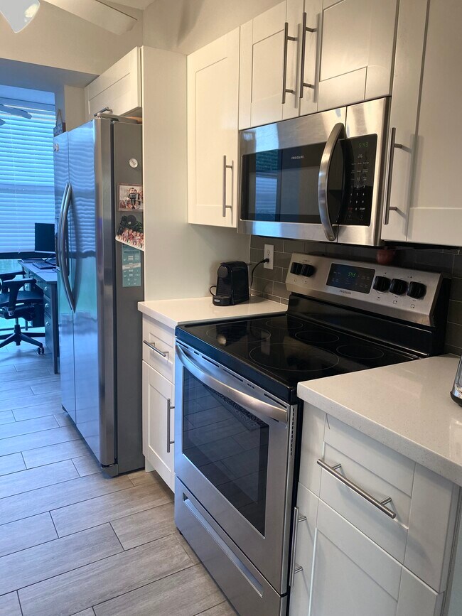 Kitchen - 1150 Homewood Blvd