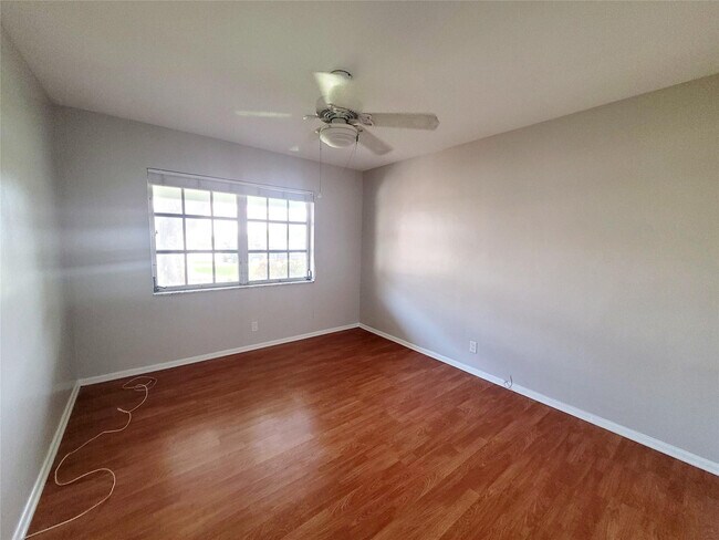 Building Photo - 2120 NE 41st St