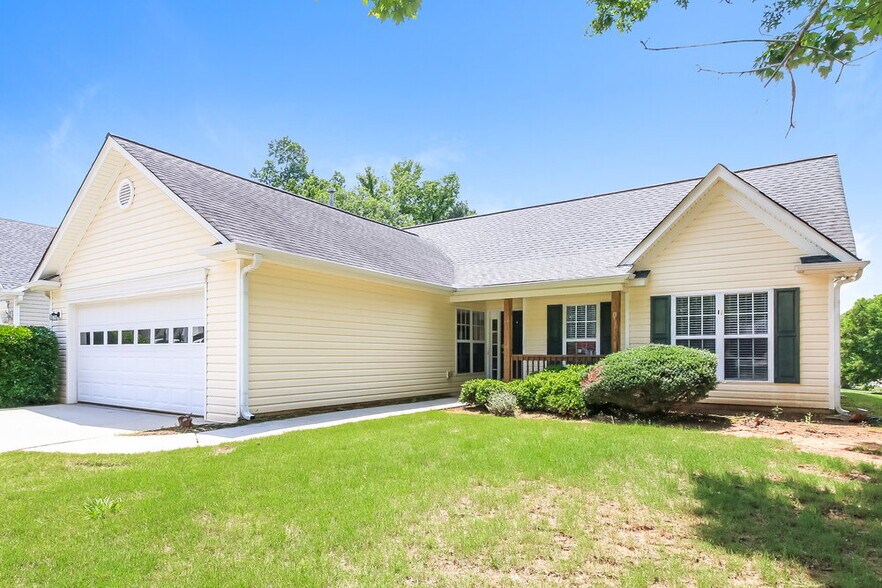 Building Photo - 180 Lake Cove Approach