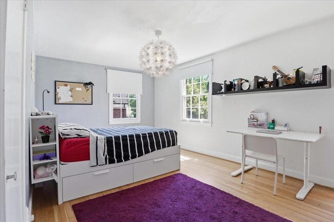 Building Photo - 3221 Coquelin Terrace