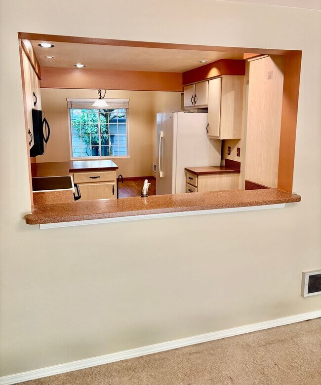 Building Photo - 3 Bed / 2.5 Bath Redmond single family hom...