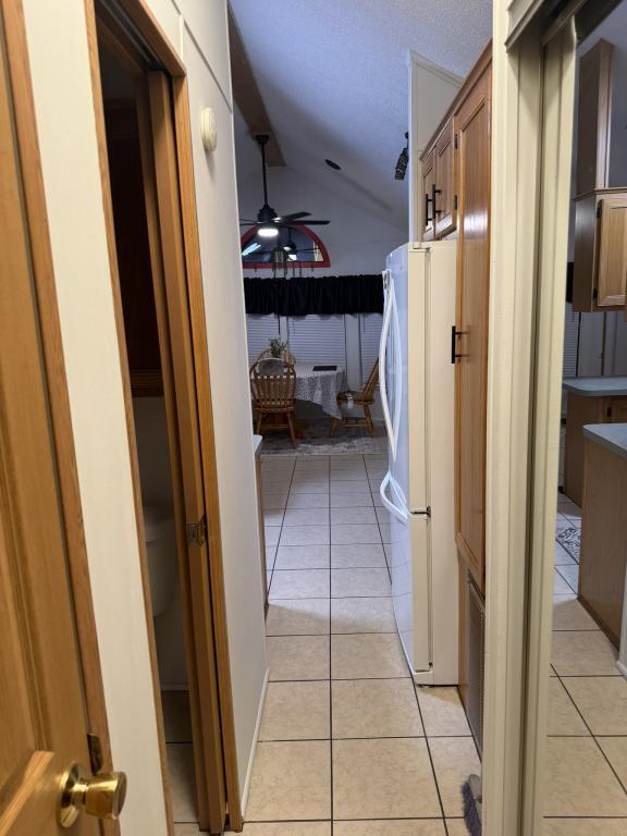 Building Photo - 1219 Thomas Dr