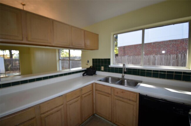 Building Photo - 4729 Castleman Dr