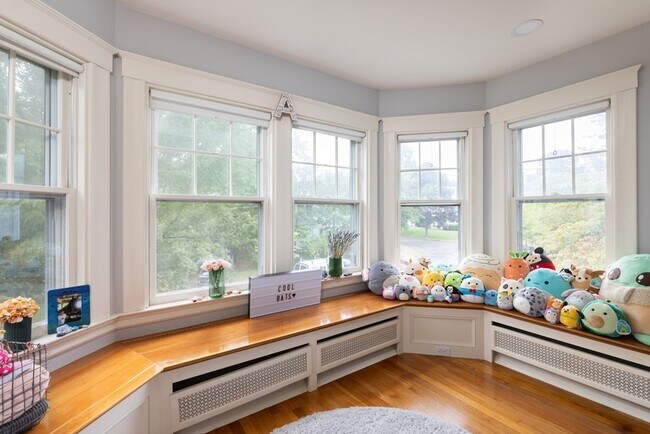 Building Photo - 17 Willow St