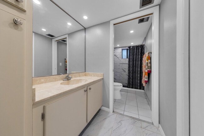 Building Photo - 5160 Las Verdes Cir