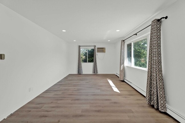 Building Photo - APARTMENT FOR LEASE - 2BD 1BTH NEWLY RENOVATED