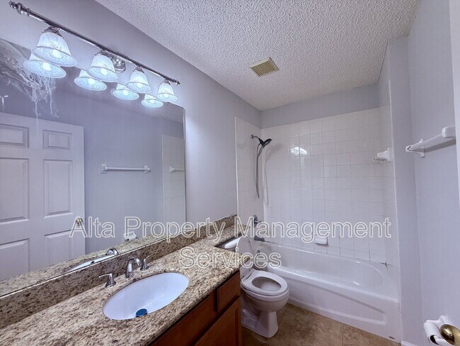 Building Photo - 2462 Coachman Lakes Dr