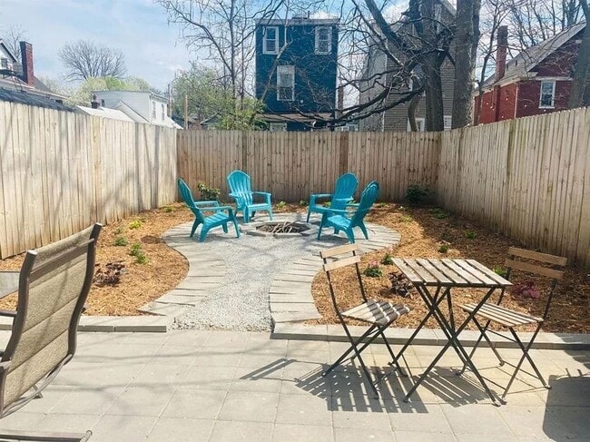 Building Photo - Stylish 3-Bedroom Apartment in Walnut Hill...
