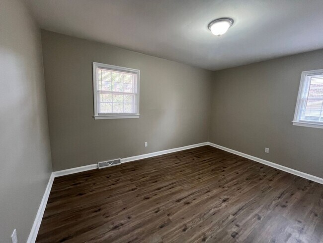 Building Photo - 4 Bedrooms, 1 Bathroom - Home in West Rome!