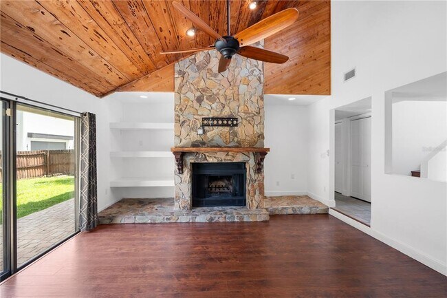 Building Photo - 7815 N River Shore Dr