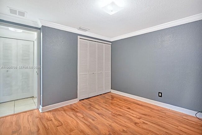 Building Photo - 7166 Southgate Blvd