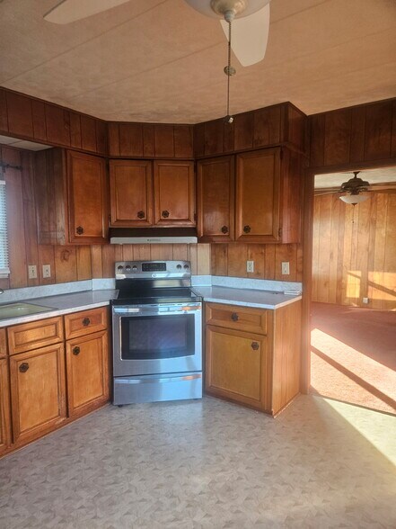 Building Photo - 83 Steele Rd