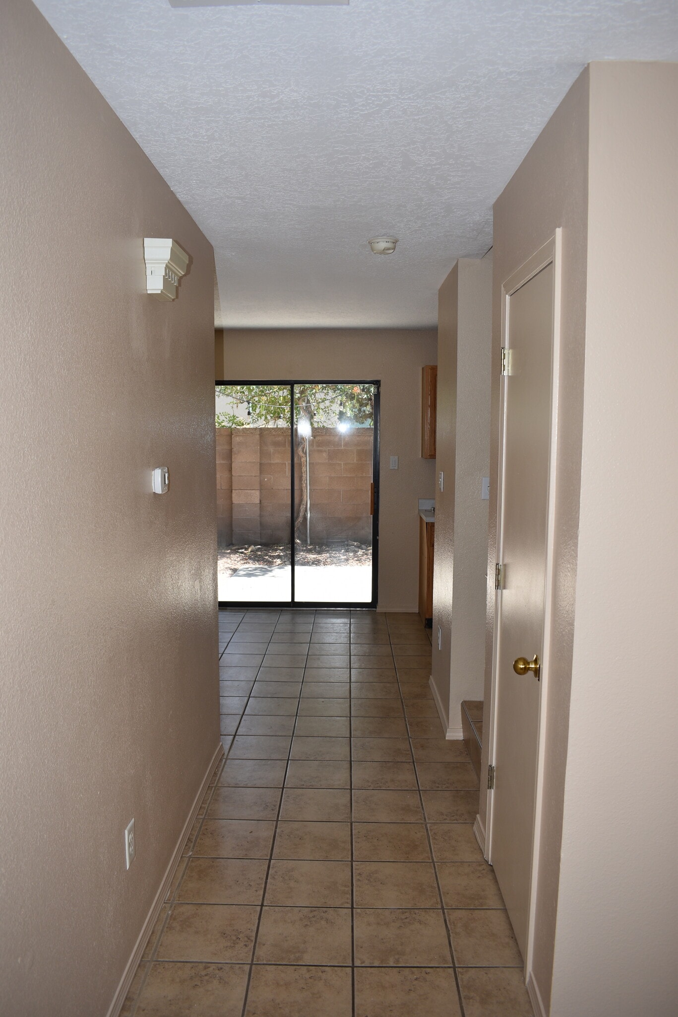 Building Photo - 8600 Simi Ln NE