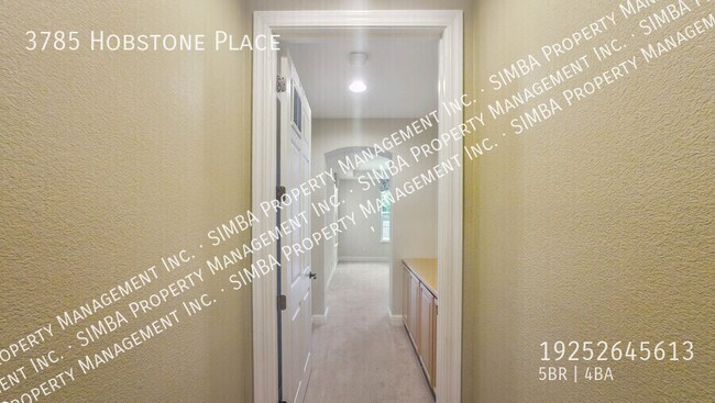 Building Photo - 3785 Hobstone Pl