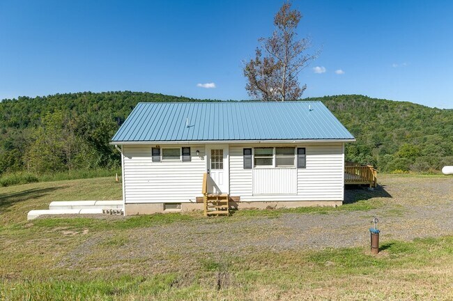 Building Photo - 20 Mutton Hill Rd