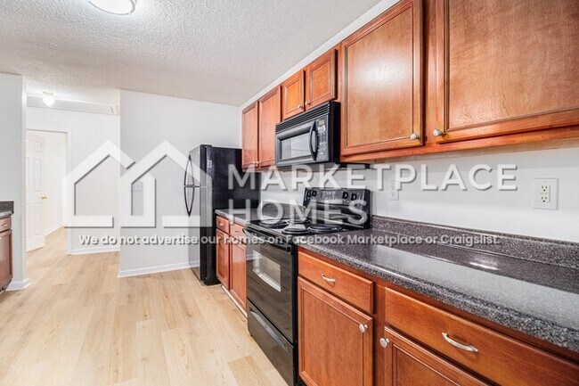 Building Photo - 10143 Deep Creek Dr