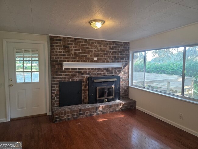 Building Photo - 807 Pound Rd