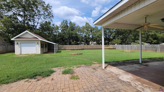 Building Photo - 203 Duke Ln