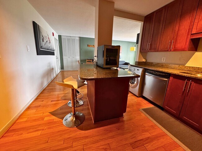 Building Photo - Welcome to Takoma Overlook! Furnished 1br 1ba condo