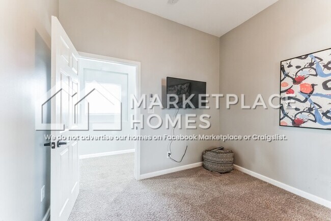 Building Photo - 1917 N College Ave