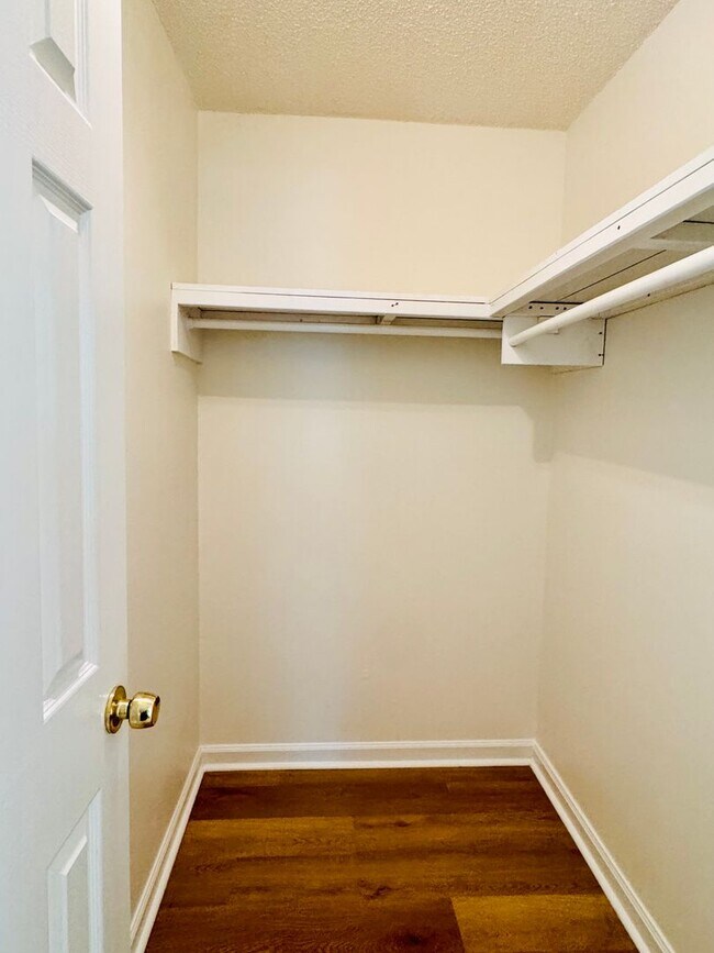 Building Photo - Charming & Spacious 3-Bedroom Home Just Mi...