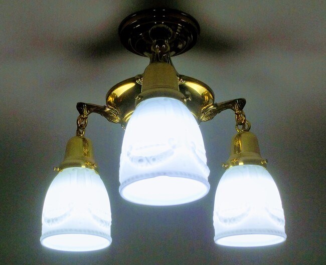 Building Photo - 678 Aileen St