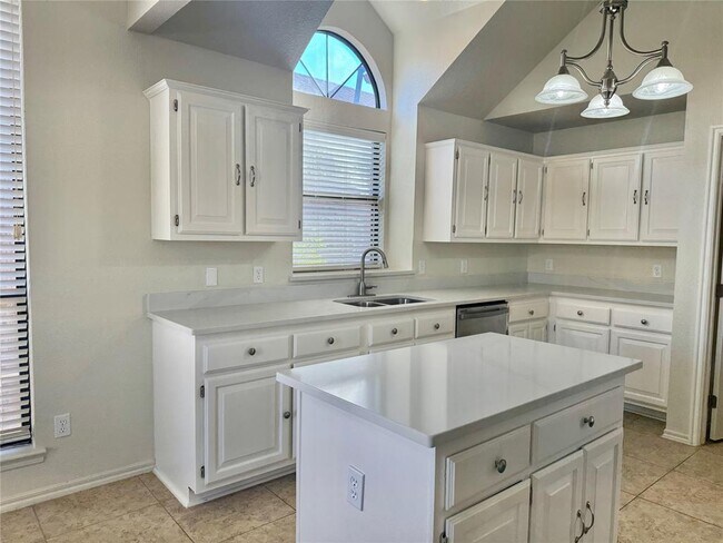 Building Photo - 1913 Lois Lynn Ln