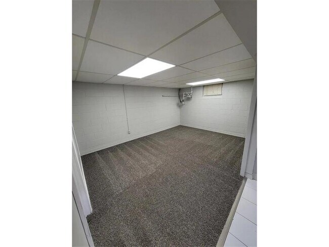 Building Photo - 706 Robinwood Ln