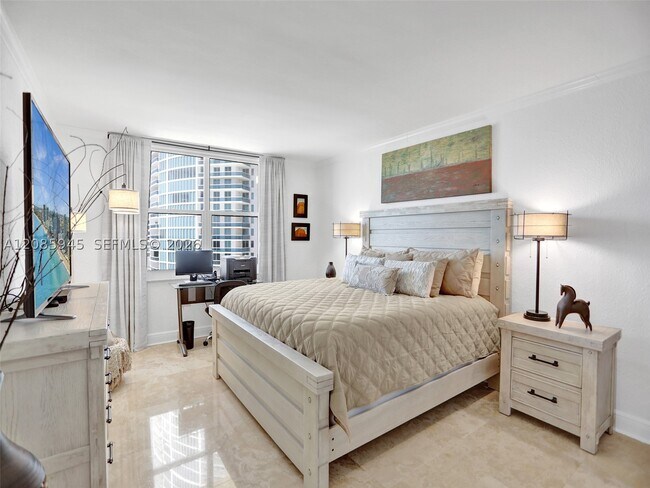 Building Photo - 2501 S Ocean Dr