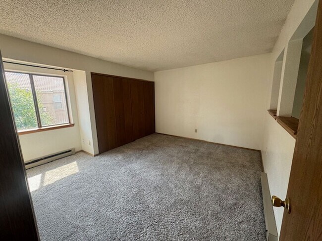 Building Photo - 2 bedroom with Wood Burning Fireplace In V...