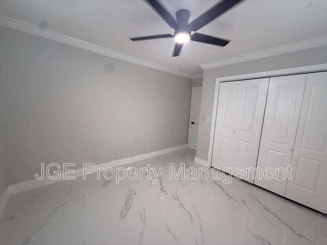 Building Photo - 3128 SW 12th Pl