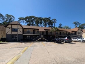 Building Photo - 3039 Sir Hamilton Cir