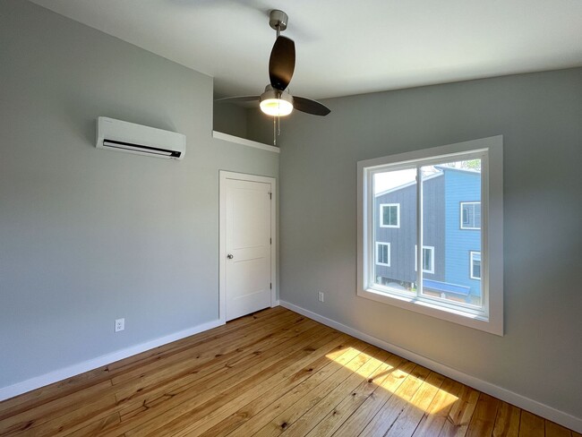 Building Photo - Beautiful Compact Cottage in South Asheville