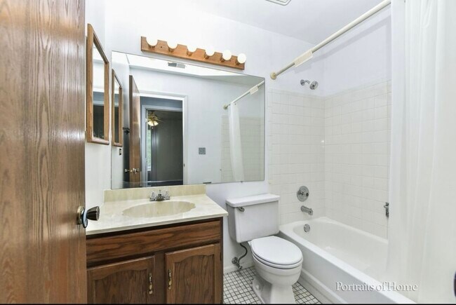 Building Photo - 1587 Stonehill Ct