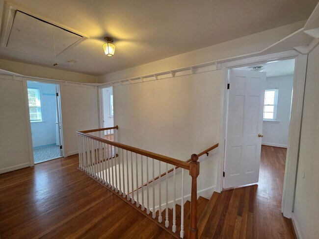 Building Photo - Larchmont