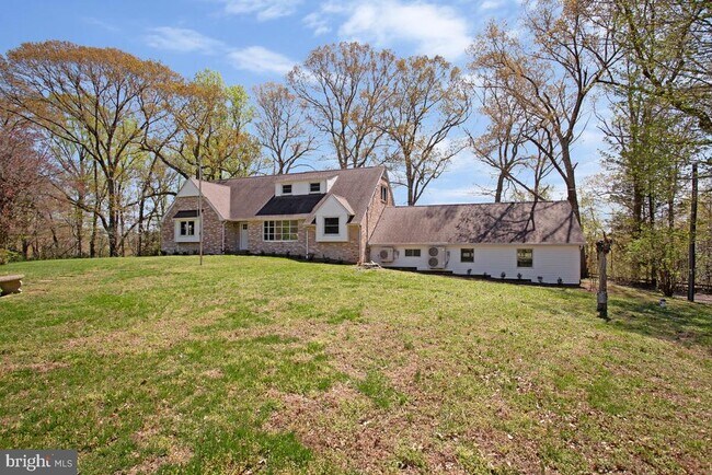 Building Photo - 9685 Howes Rd