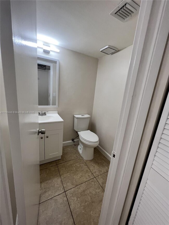 Building Photo - 331 City View Dr