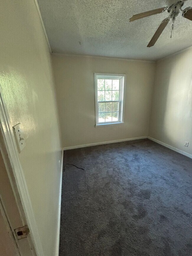 Building Photo - Convenience in the City of Valdosta