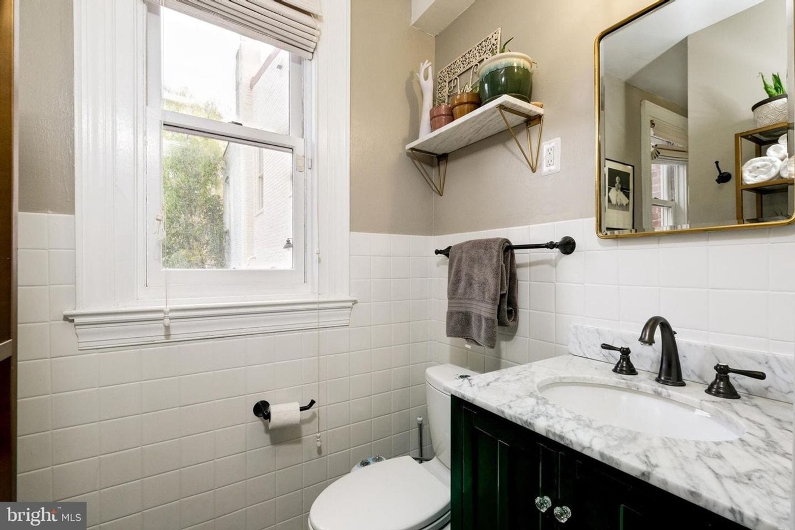 Building Photo - 1869 Mintwood Pl NW