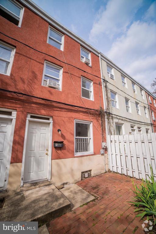 Building Photo - 1305 N Lawrence St