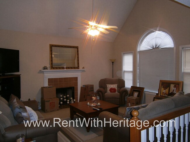 Building Photo - WOW!!!.....GORGEOUS 4Bd / 3Ba / UPGRADES GALLORE/ SWIM / TENNIS COMMUNITY