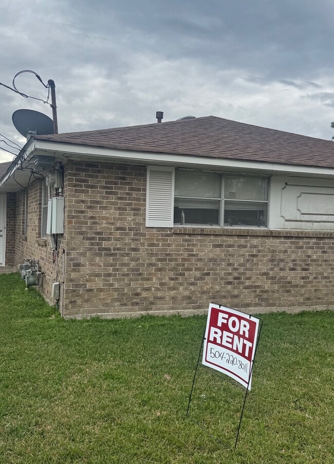 Building Photo - 8832 Dinkins St