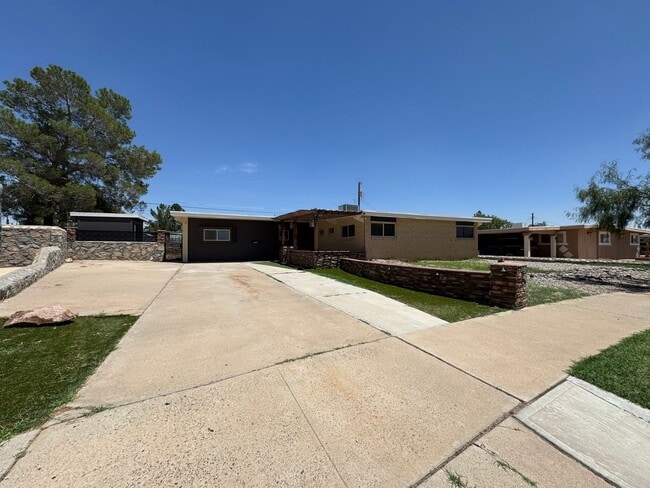 Primary Photo - Northeast El Paso 4 Bed Refrig A/C!