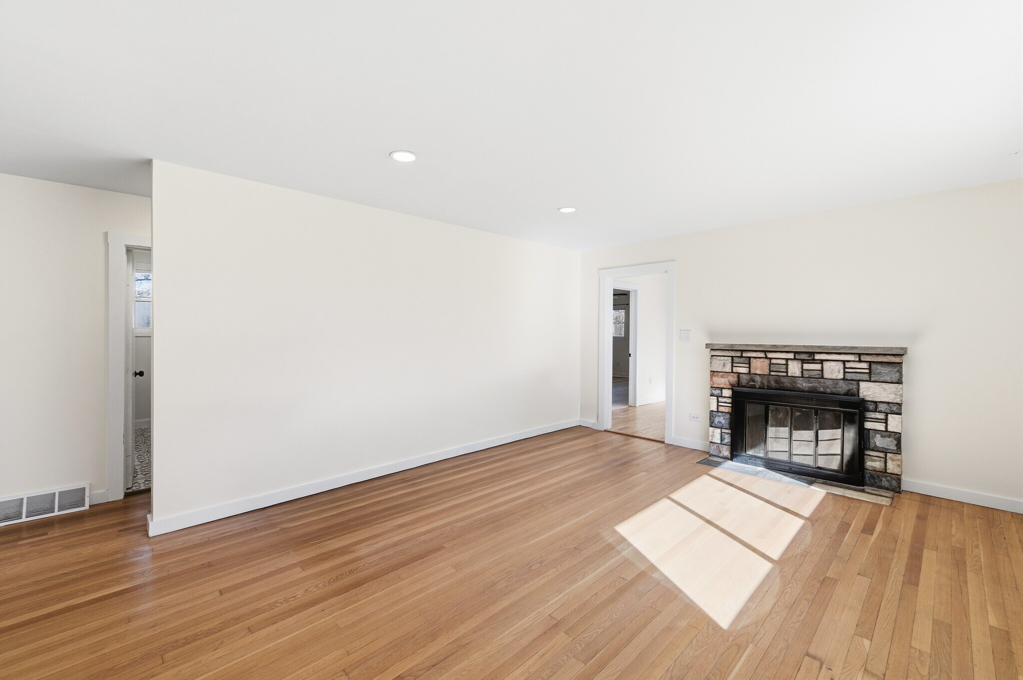 Building Photo - 23 Salem Rd