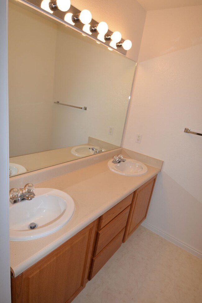 Building Photo - 146 W 1230 N