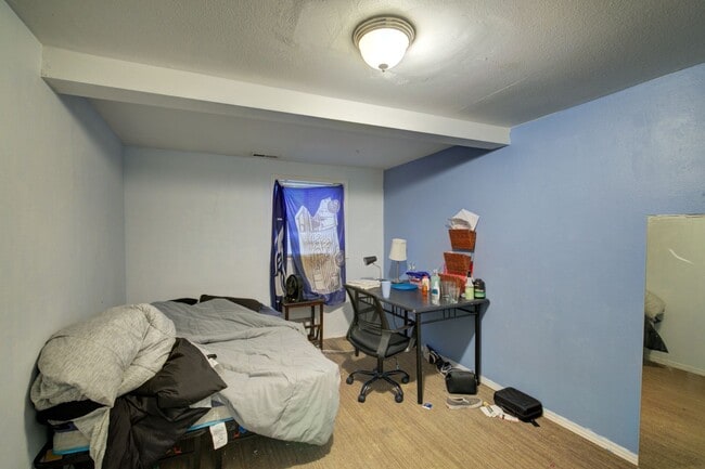 Building Photo - Huge U.W. Home Now Renting for September 2026