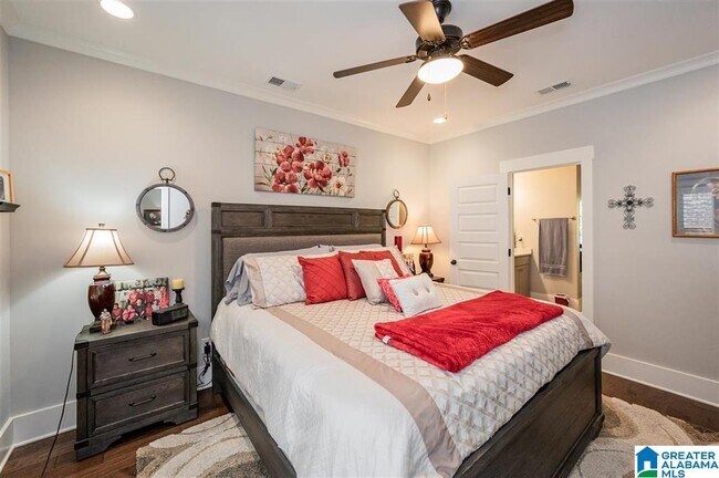 Building Photo - 2208 Grand Ave