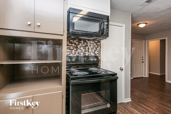 Building Photo - 3500 Coronado Ct