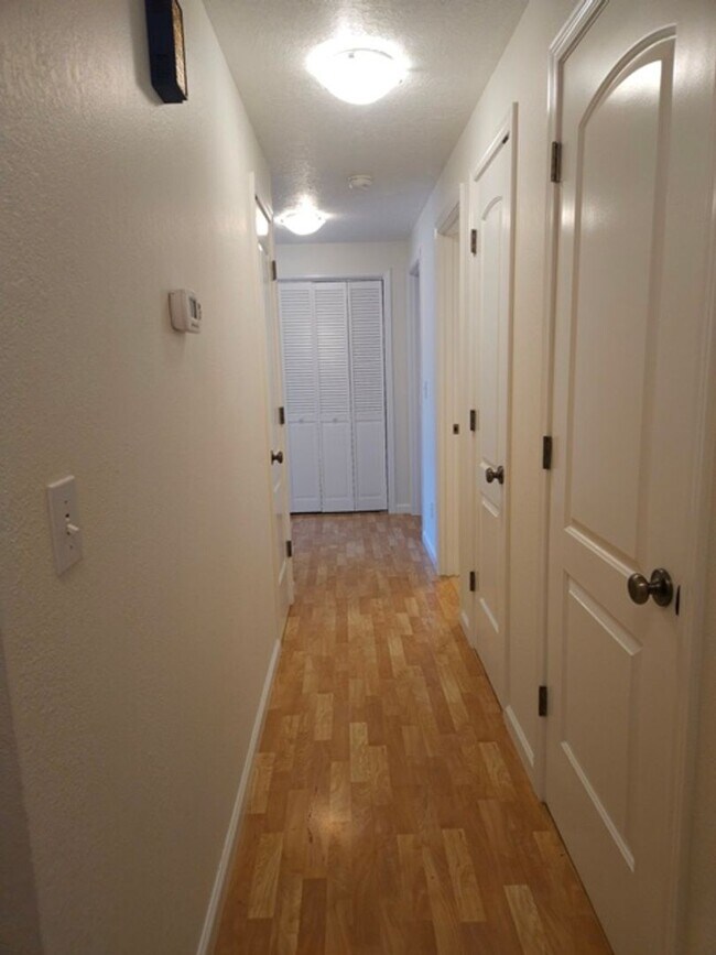 Building Photo - 3Bd/2Ba Single Story Home-Available soon!